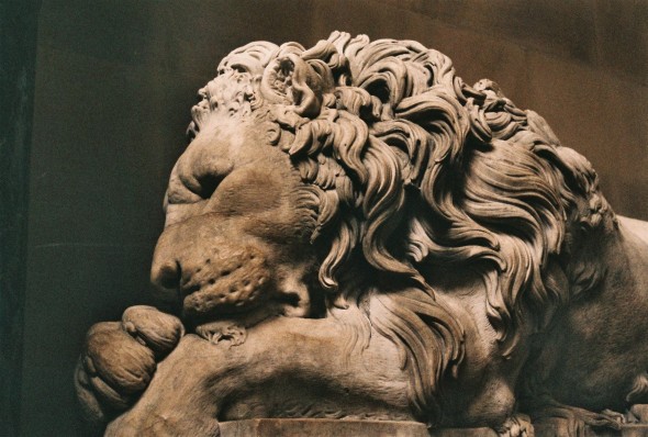 chatsworth lion